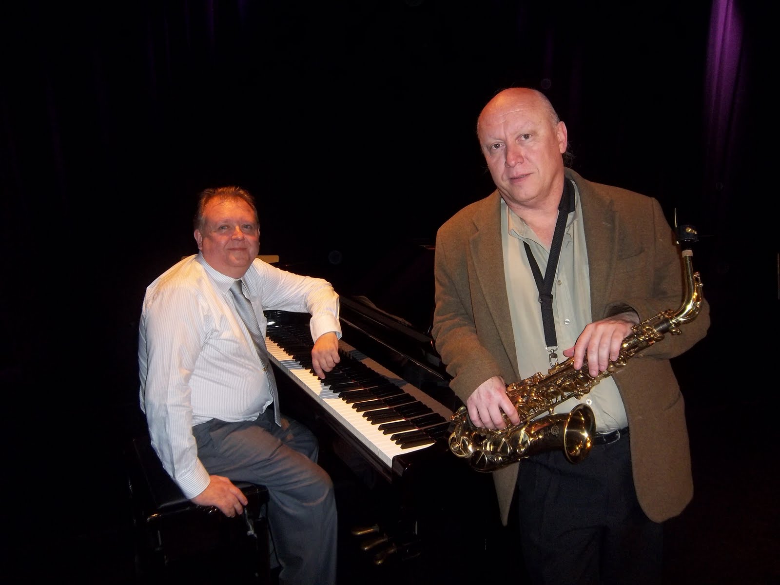 Segunda de Gala com Duo de Piano e Saxofone.