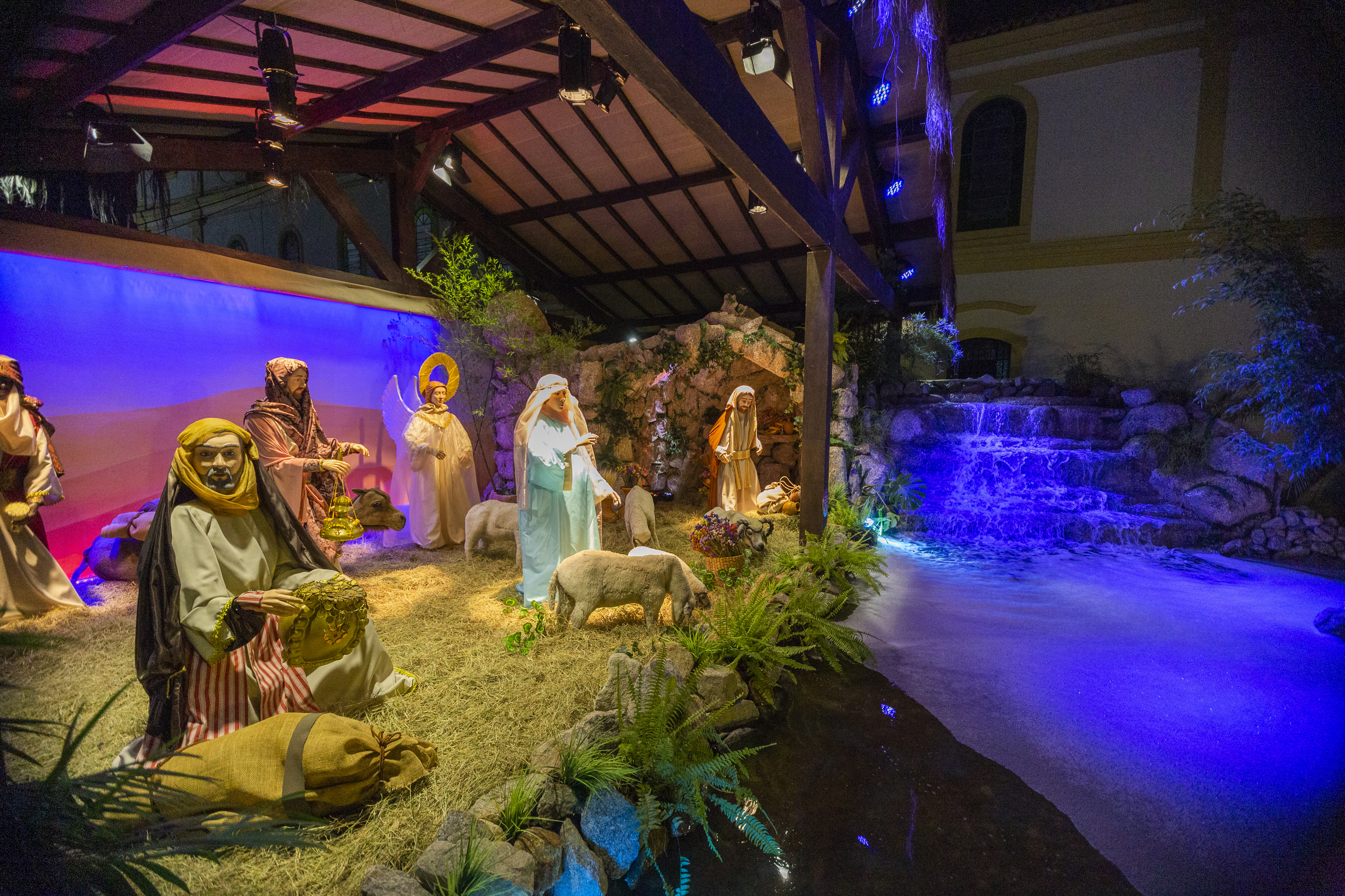 Santana de Parnaíba inaugura “Natal de Luz” com o maior presépio articulado do Estado