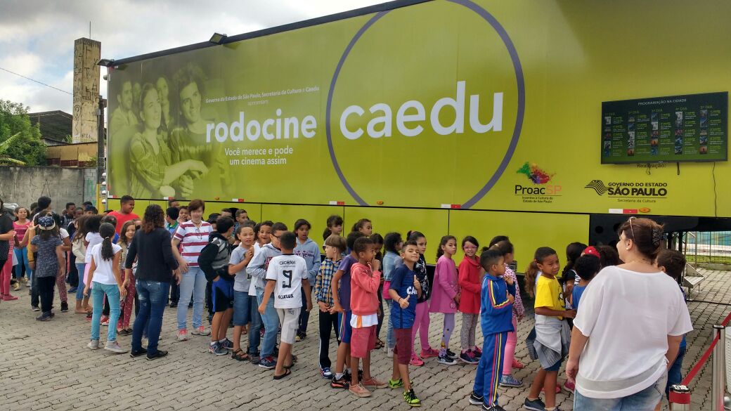 Cinema Itinerante: CAEDU patrocina evento cultural que promove sessões de cinema gratuitas